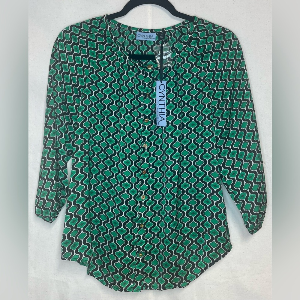NWT Cynthia Rowley 3/4 sleeve scoop neck button up.‎ Size Small.